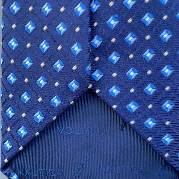 NWOT MENS NAUTICA SILK TIE - Picture 5 of 5